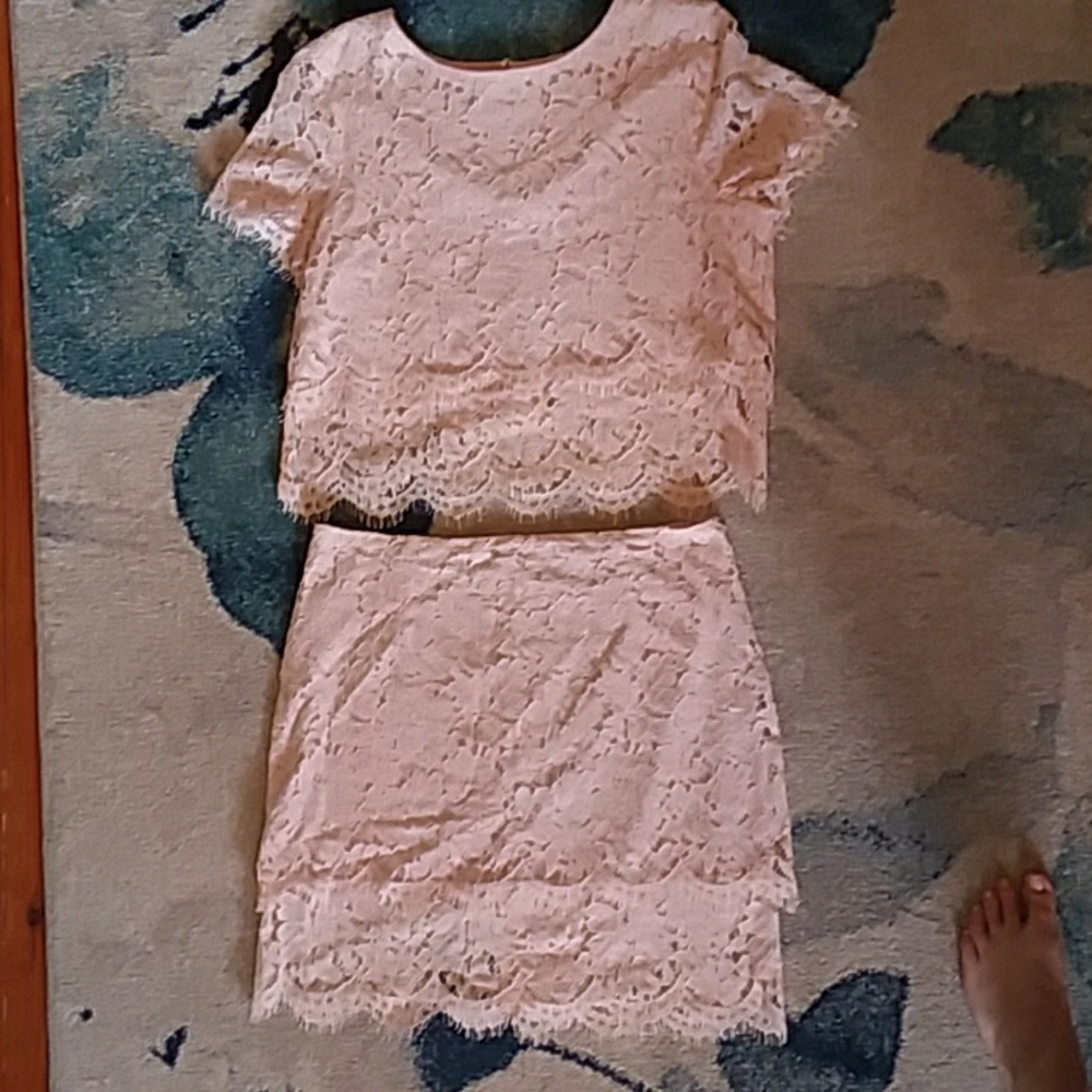 Lulus 2 piece lace outfit